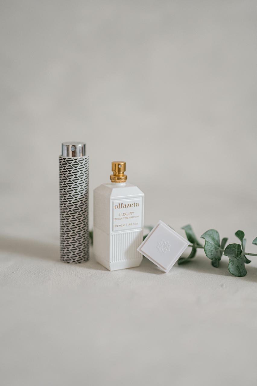 Parfum Olfazeta Luxury blanc avec atomiseur de poche